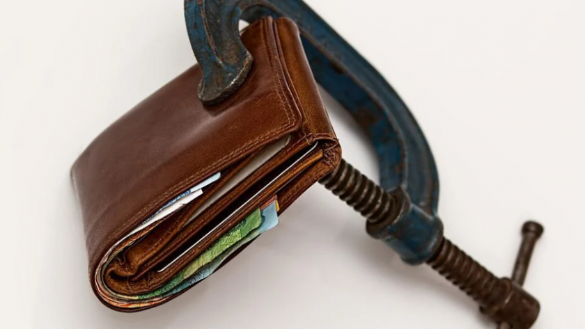 Investing vs Paying off Debt: We Help you make the right choice for Yourself